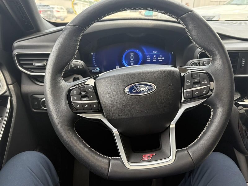 Used 2022 Ford Explorer STImage 17