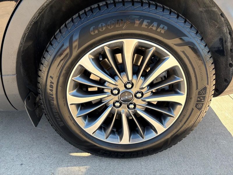 Used 2022 Lincoln Nautilus ReserveImage 14