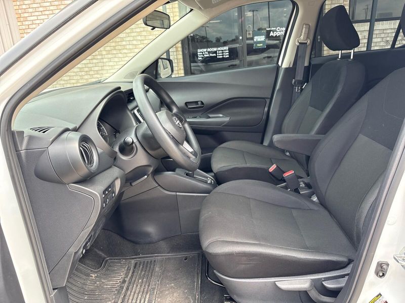 Used 2024 Nissan Kicks SImage 3