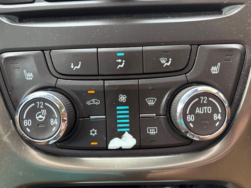 2012 Buick Verano Leather GroupImage 18