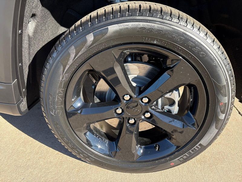 New 2025 Jeep Grand Cherokee L Limited 4x4Image 13