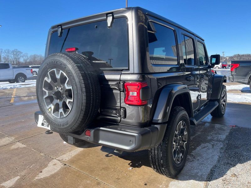 2025 Jeep Wrangler 4-door SaharaImage 8