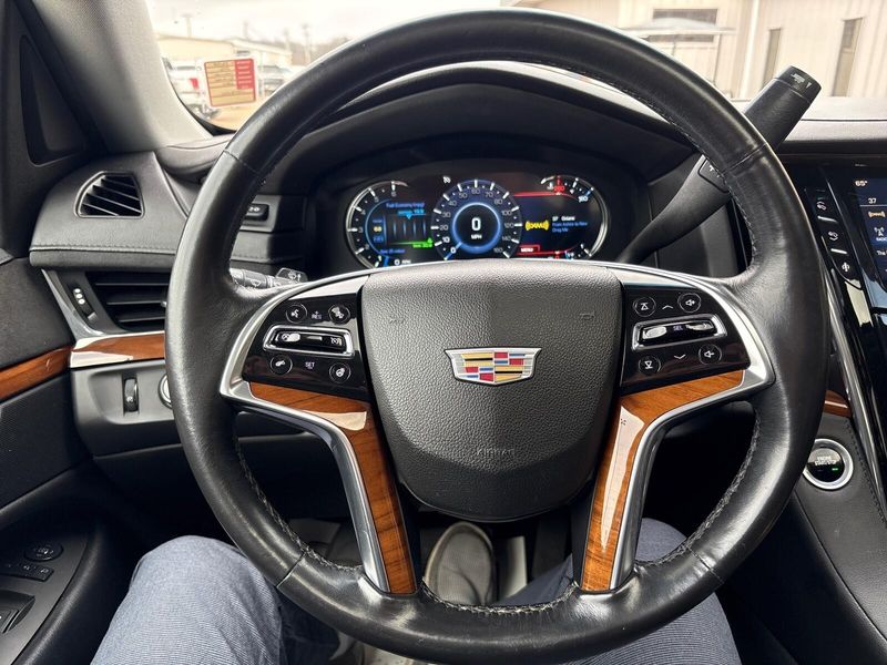 Used 2016 Cadillac Escalade Luxury CollectionImage 17