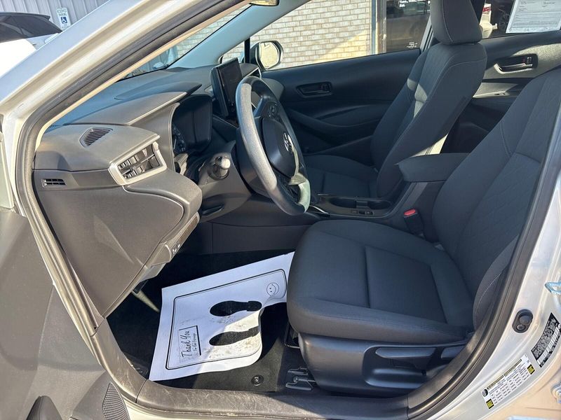 Used 2023 Toyota Corolla LEImage 3