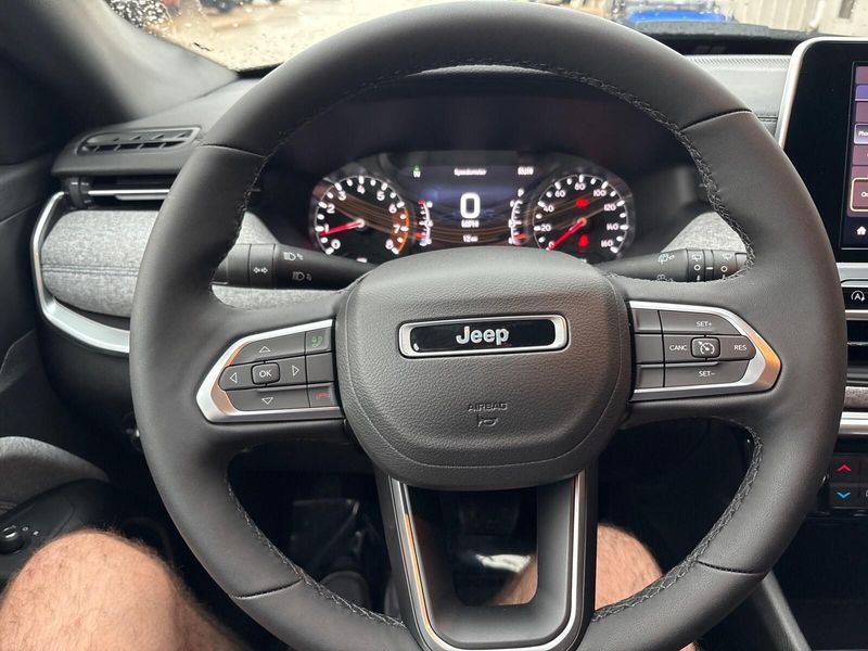 2025 Jeep Compass Latitude 4x4Image 13