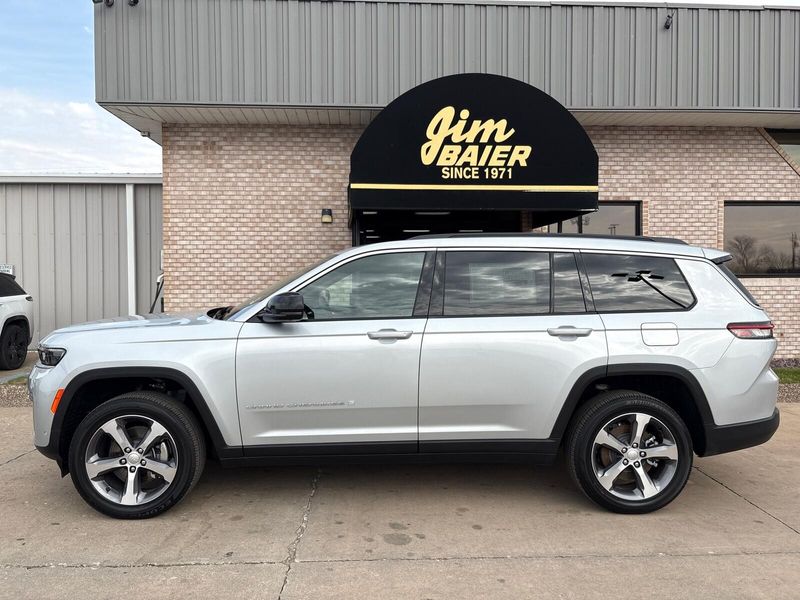 New 2026 Jeep Grand Cherokee L Limited 4x4Image 2