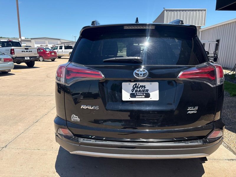 Used 2018 Toyota RAV4 XLEImage 9