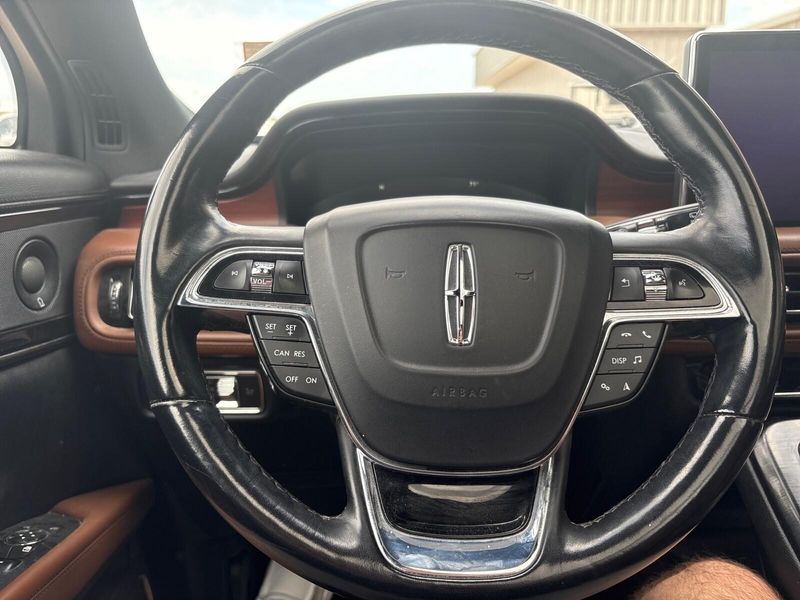 Used 2022 Lincoln Nautilus ReserveImage 12