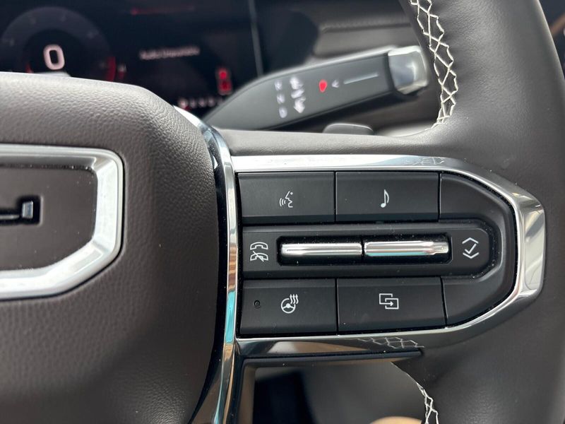 2024 GMC Acadia AWD DenaliImage 18