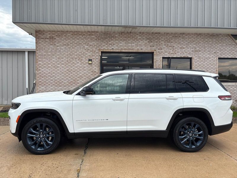 New 2026 Jeep Grand Cherokee L 85th Anniversary Edition 4x4Image 2