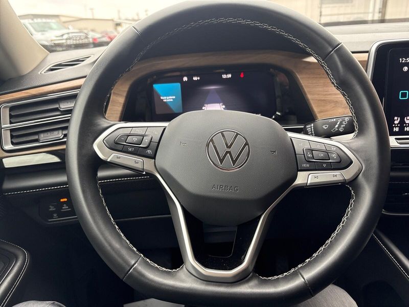 Used 2024 Volkswagen Atlas 2.0T SE w/TechnologyImage 14