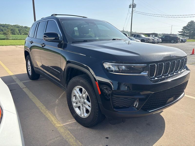 Used 2023 Jeep Grand Cherokee LaredoImage 10