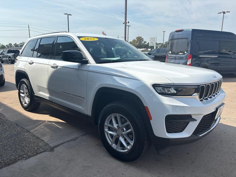 New 2025 Jeep Grand Cherokee Laredo X 4x4Image 7