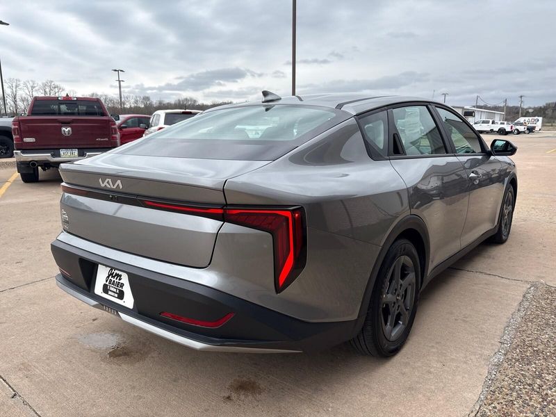 Used 2025 Kia K4 LXSImage 8