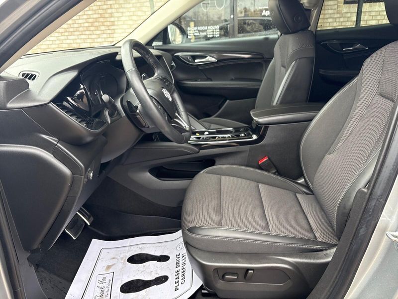 Used 2023 Buick Envision PreferredImage 3