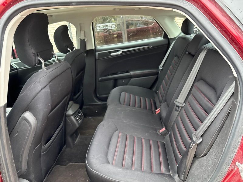 2014 Ford Fusion SEImage 4