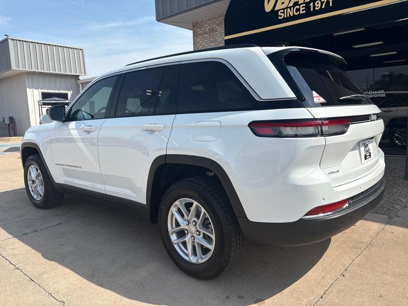 New 2025 Jeep Grand Cherokee Laredo X 4x4Image 11