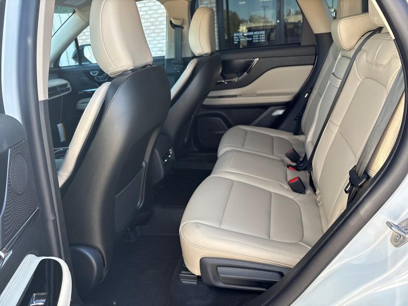 2026 Lincoln Corsair Premiere photo 4