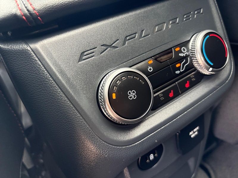 Used 2025 Ford Explorer ST-LineImage 6