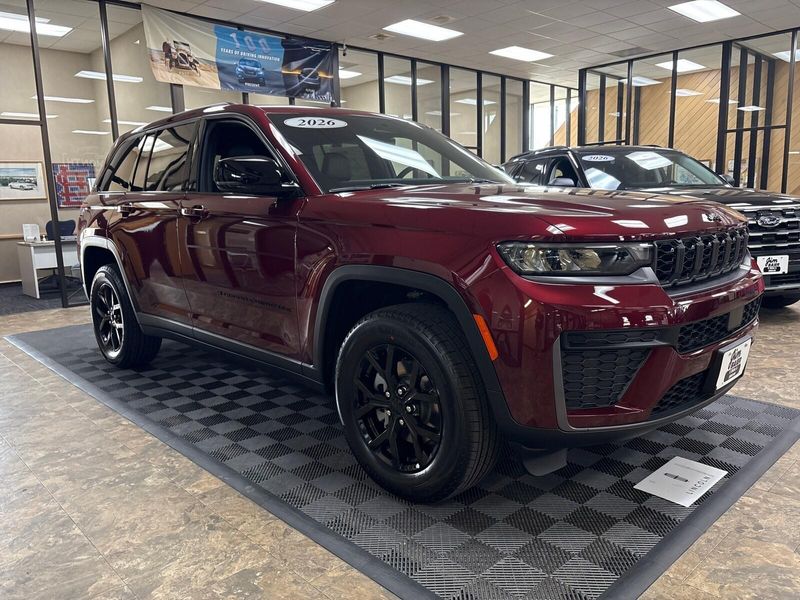 New 2026 Jeep Grand Cherokee Laredo Altitude 4x4Image 3