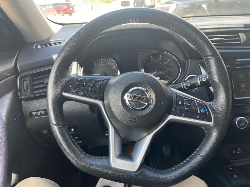 2019 Nissan Rogue SVImage 14