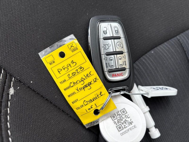 Used 2023 Chrysler Voyager LXImage 23