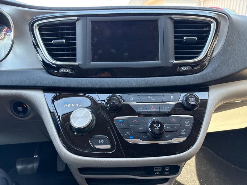 Used 2020 Chrysler Pacifica TouringImage 15
