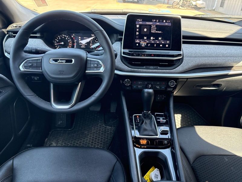 Used 2025 Jeep Compass LatitudeImage 5