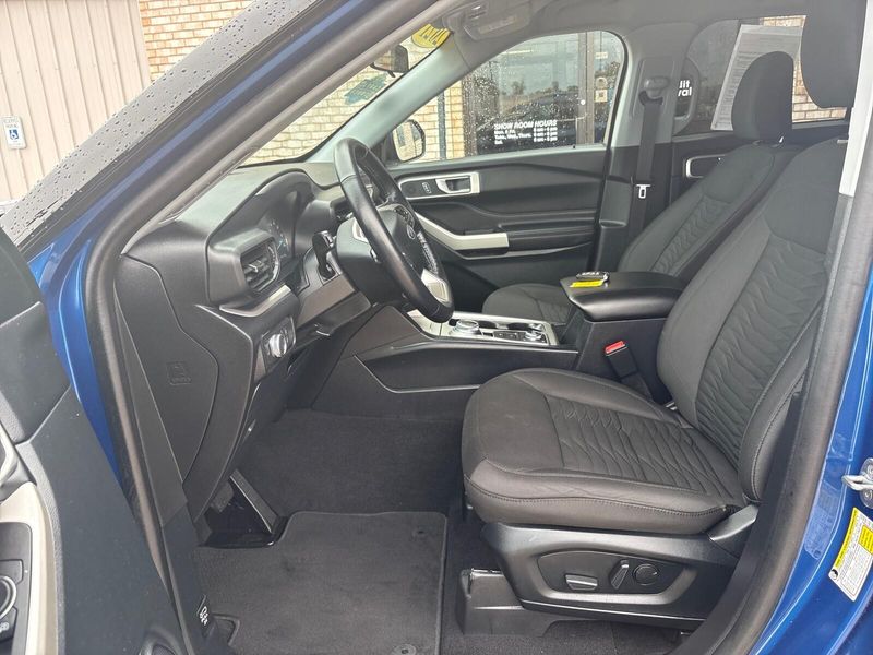 Used 2021 Ford Explorer XLTImage 3