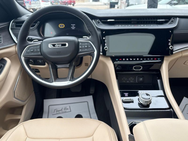 New 2026 Jeep Grand Cherokee L Limited 4x4Image 7