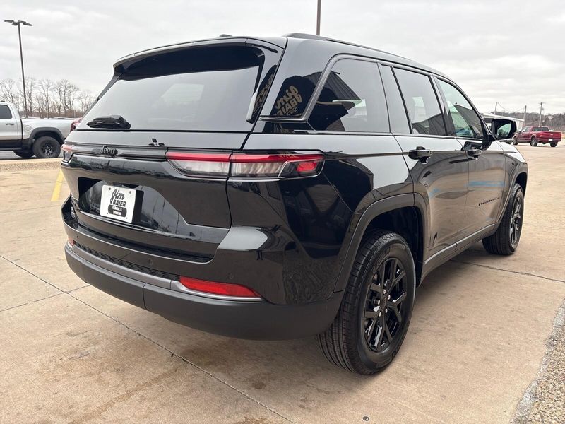 New 2026 Jeep Grand Cherokee Laredo Altitude 4x4Image 9