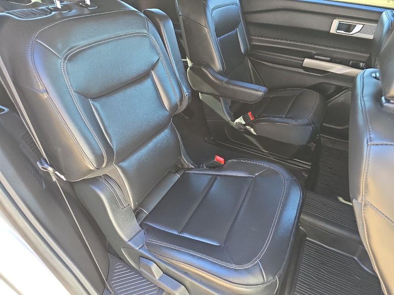 2023 Ford Explorer XLTImage 13