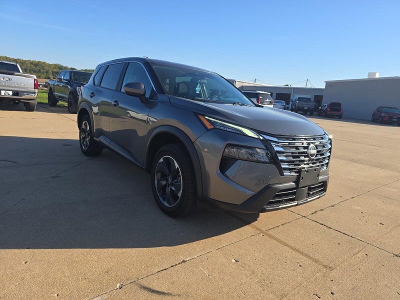 Used 2025 Nissan Rogue SVImage 8