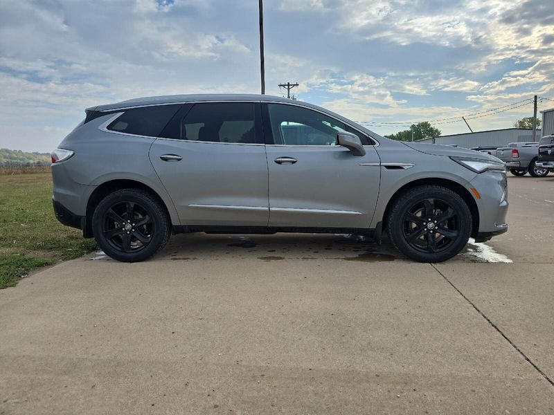 Used 2024 Buick Enclave EssenceImage 5