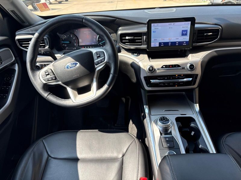 Used 2023 Ford Explorer XLTImage 6
