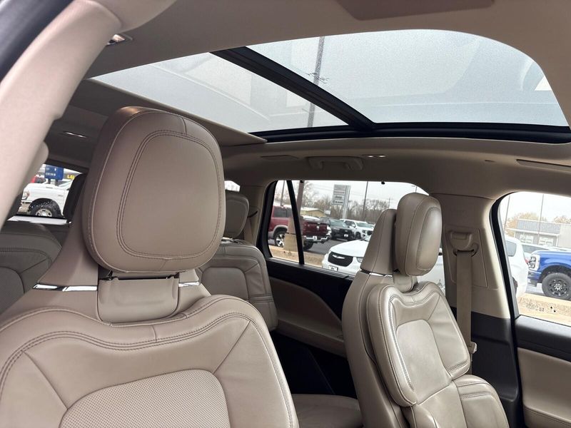 Used 2021 Lincoln Aviator ReserveImage 9