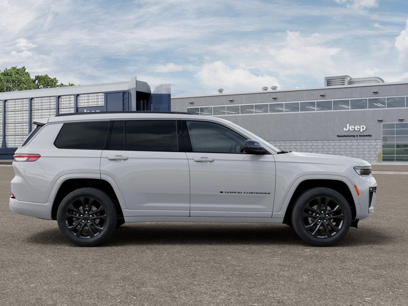 New 2026 Jeep Grand Cherokee L Limited Reserve 4x4Image 37