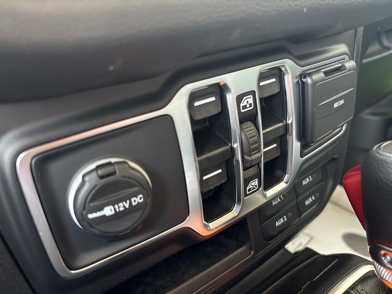 New 2025 Jeep Wrangler 4-door Sport SImage 17