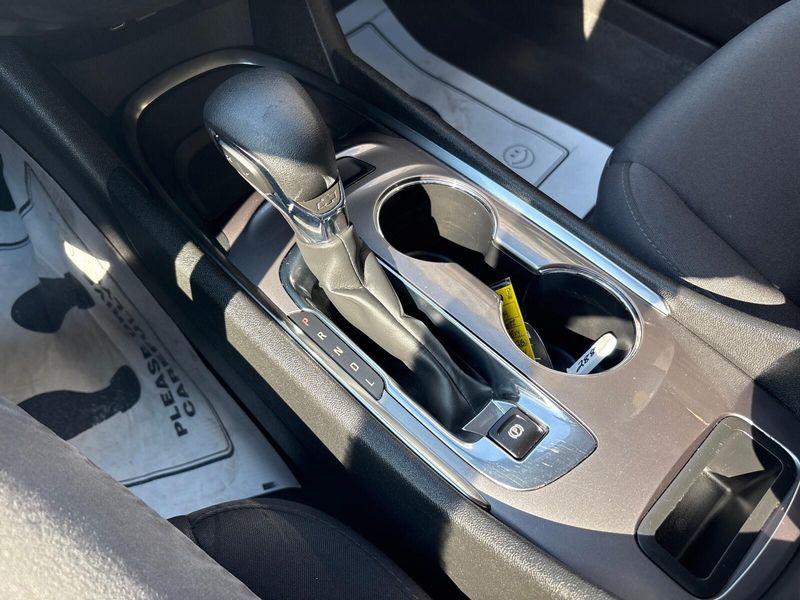 Used 2022 Chevrolet Malibu LTImage 16