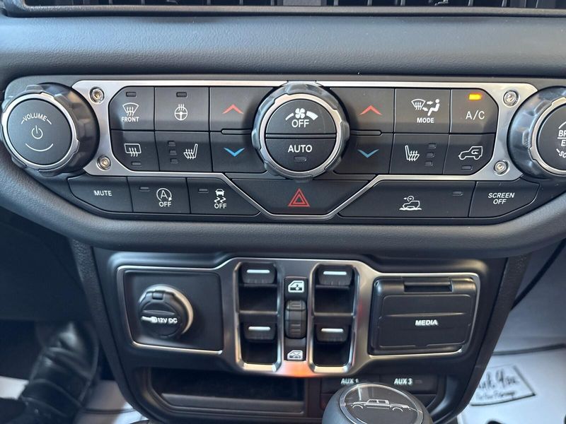 New 2025 Jeep Gladiator High Tide 4x4Image 20