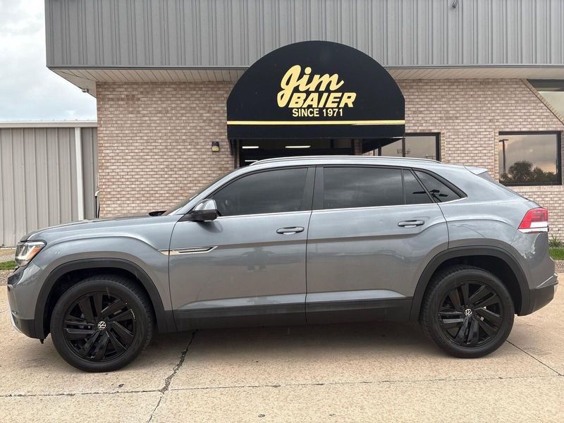 Used 2021 Volkswagen Atlas Cross Sport 3.6L V6 SE w/TechnologyImage 2