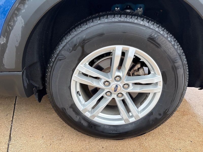 Used 2021 Ford Explorer XLTImage 8