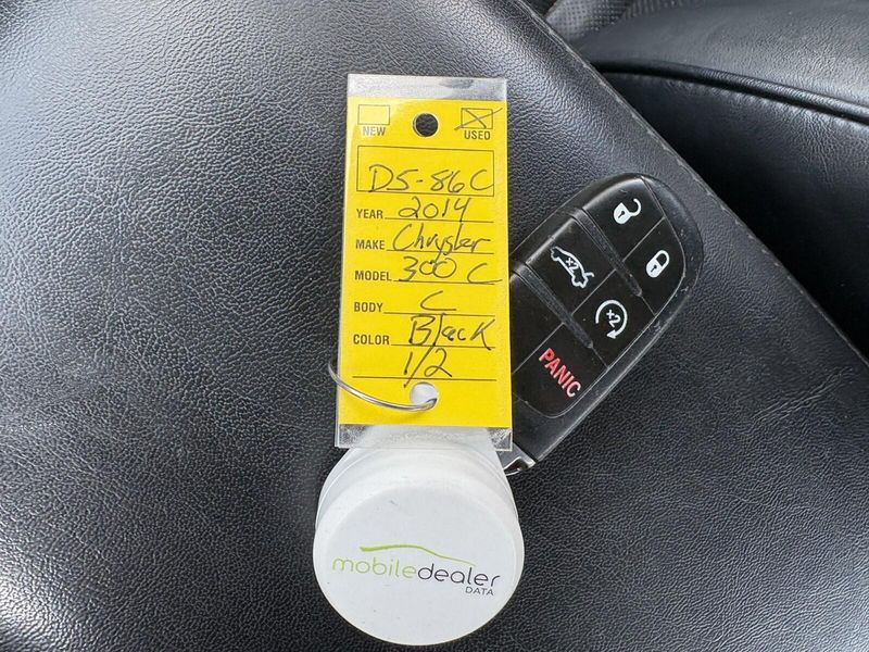 Used 2014 Chrysler 300C 300CImage 16
