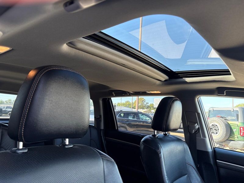 Used 2019 Toyota Highlander LimitedImage 9