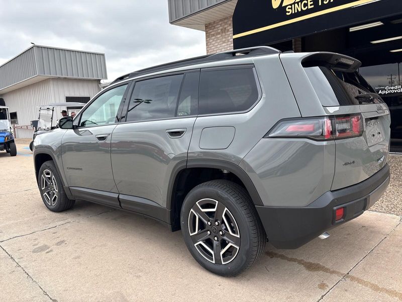 New 2026 Jeep Cherokee LaredoImage 10