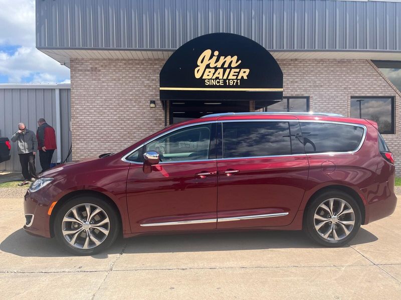 2018 Chrysler Pacifica LimitedImage 2