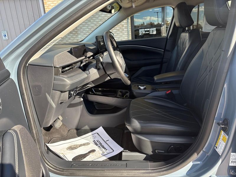 Used 2024 Ford Mustang Mach-E SelectImage 3