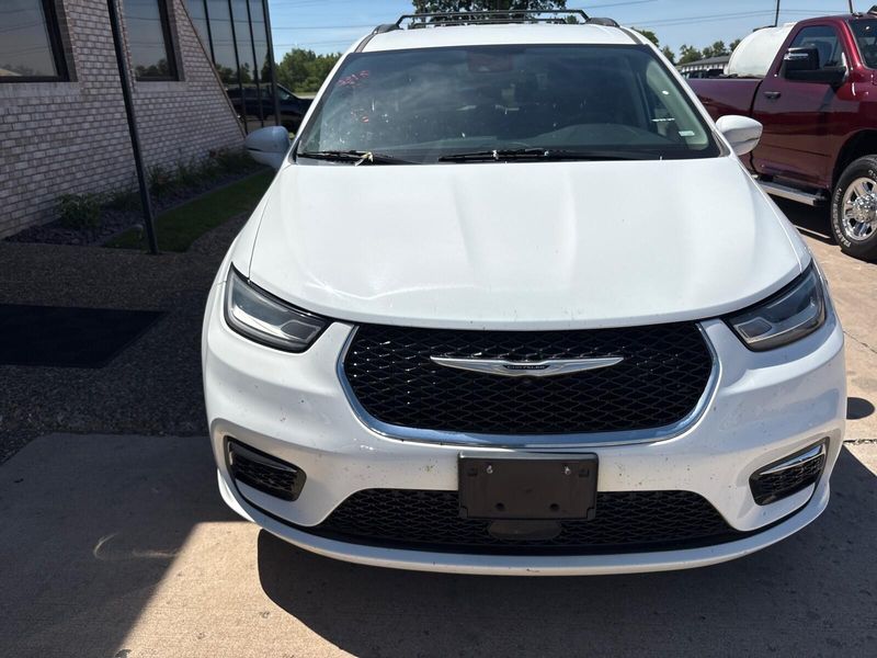 Used 2022 Chrysler Pacifica Touring LImage 7