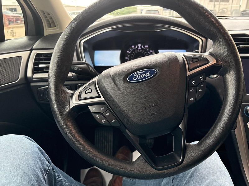 Used 2020 Ford Fusion SEImage 13