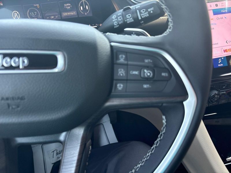 New 2025 Jeep Grand Cherokee Limited 4x4Image 15